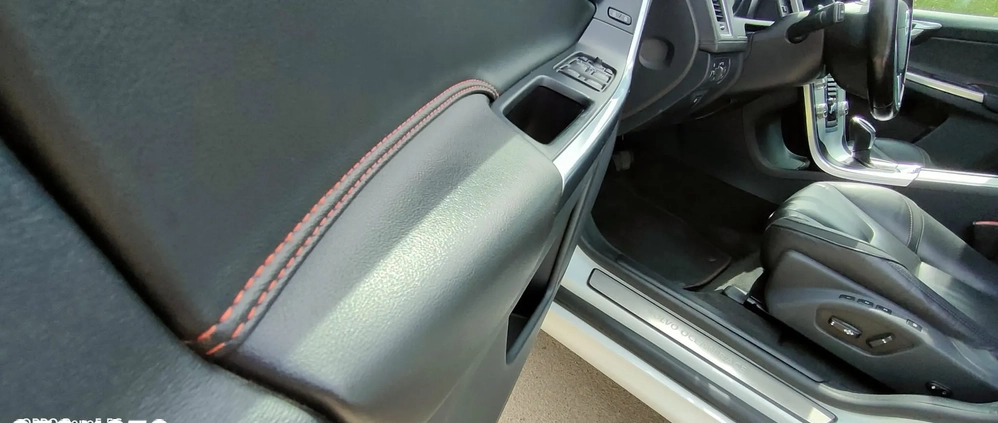 Volvo XC 60 cena 77400 przebieg: 150000, rok produkcji 2015 z Słupsk małe 154